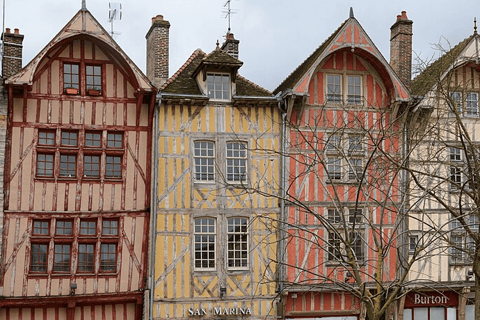 Ne manquez rien des grands matchs à Troyes grâce à notre sélection des meilleurs bars sportifs de la ville.