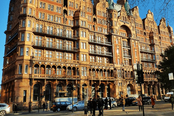 Russell Square’s sports bars combine historic charm with modern setups, providing the perfect spot to enjoy live sports in a relaxed yet central location.