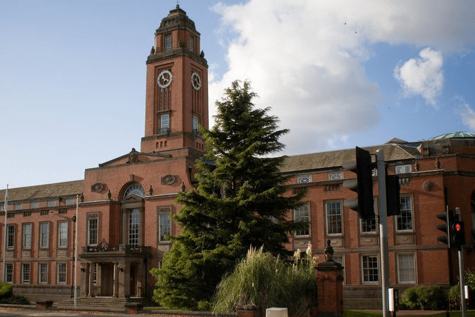 Home to Old Trafford, the Theatre of Dreams, Trafford is a must-visit for football enthusiasts. On matchdays, the area comes alive with fans, and its pubs and bars offer the perfect pre- and post-match atmosphere for cheering on your team.