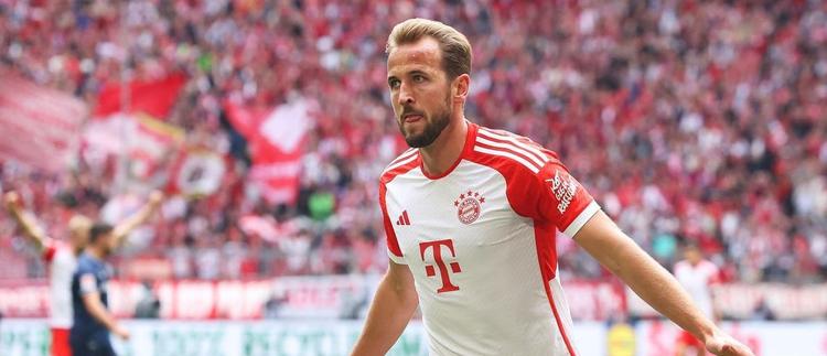 Alle Bundesliga-Spiele heute live: Anstoßzeiten, TV-Übertragungen und die besten Bars zum Fußballschauen.