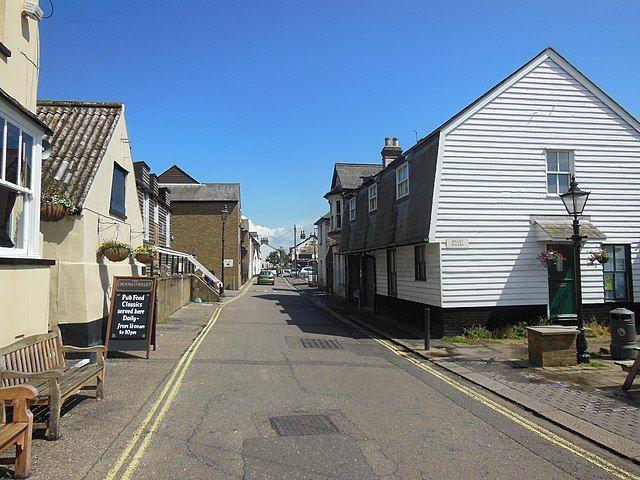 Enjoy the game in Leigh-on-Sea, where Broadway West offers great sports bars with a buzzing atmosphere for watching live football and rugby.