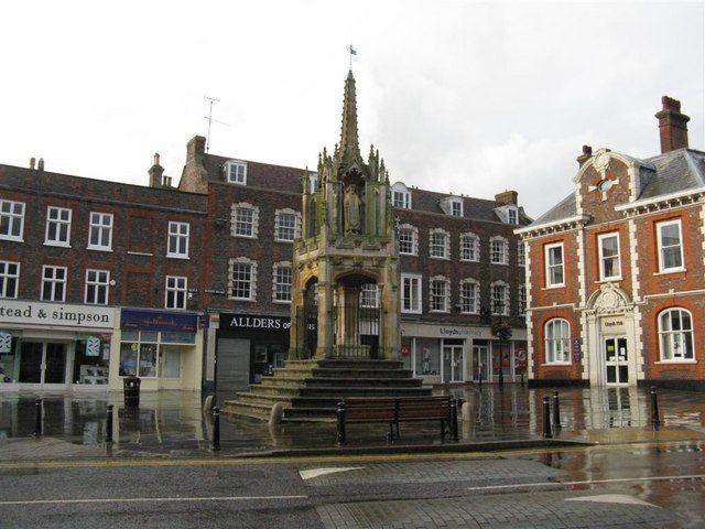 Find your sports crowd in Leighton Buzzard’s Market Square, where local pubs are the go-to spot for catching Premier League football and big sporting events.