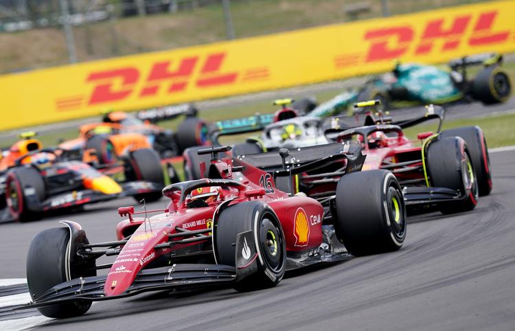 Alle Rennen der Formula 1 mit Startzeiten, TV-Sendern und den besten Bars zum Live-Schauen.