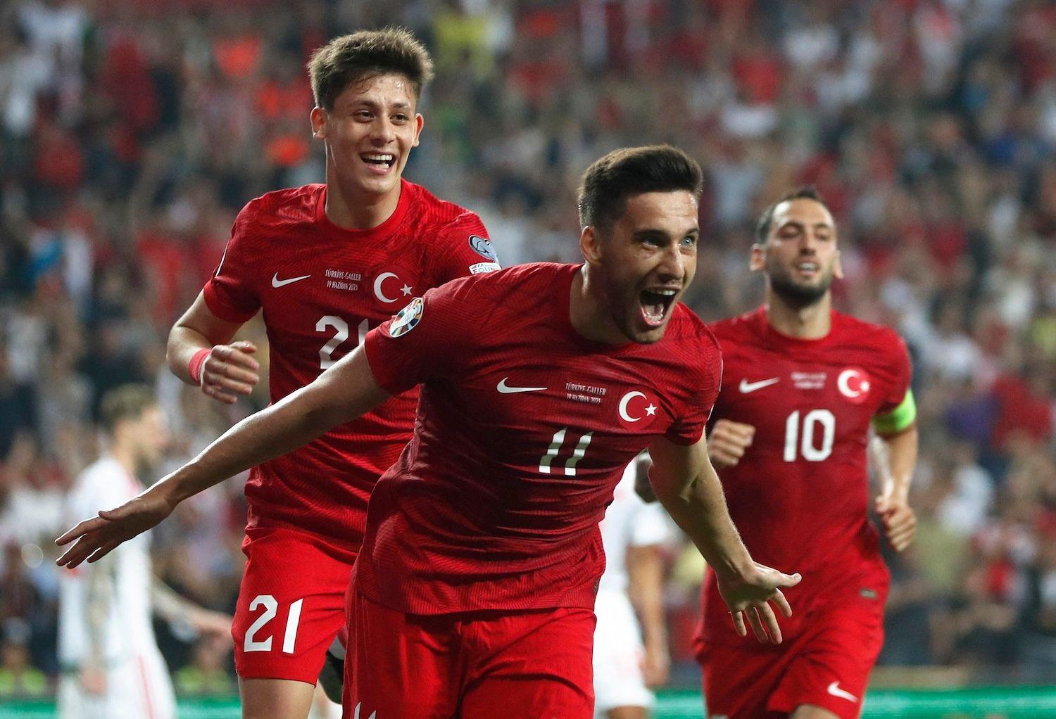 Sportsbars, die Türkei-Fußballspiele übertragen, Fußballkneipen, die Türkei-Spiele bei der Euro 2024 zeigen, beste Lokale, um Türkei zu sehen