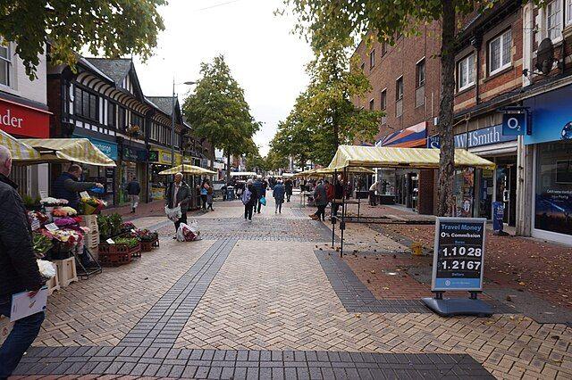 Join the crowd in Worksop’s Bridge Street, where football fans pack the bars on weekends to watch Premier League, EFL, and international fixtures.
