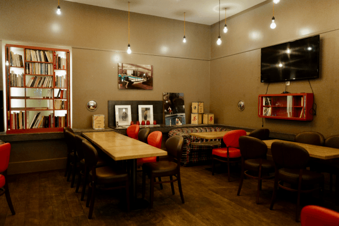 Les Meilleurs Bars à Paris - Dupont Café Bibliothèque