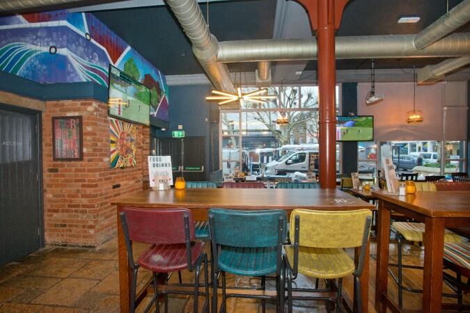 Best Sports Bars in Camden - Earl Of Camden