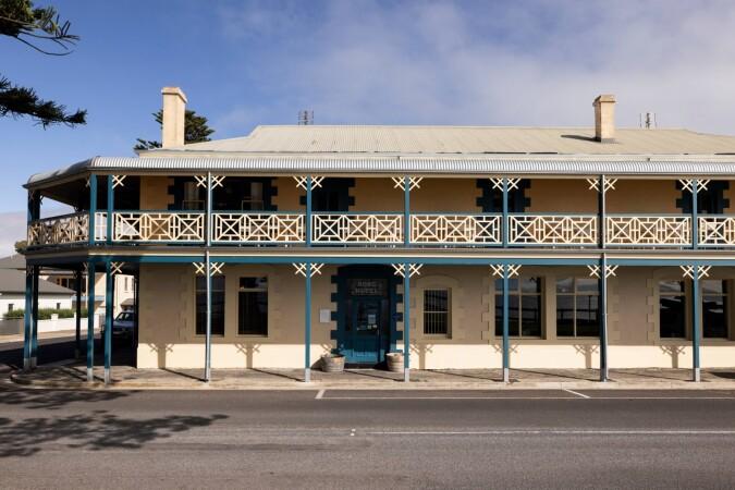 Best Sports Bars in Robe - Robe Hotel