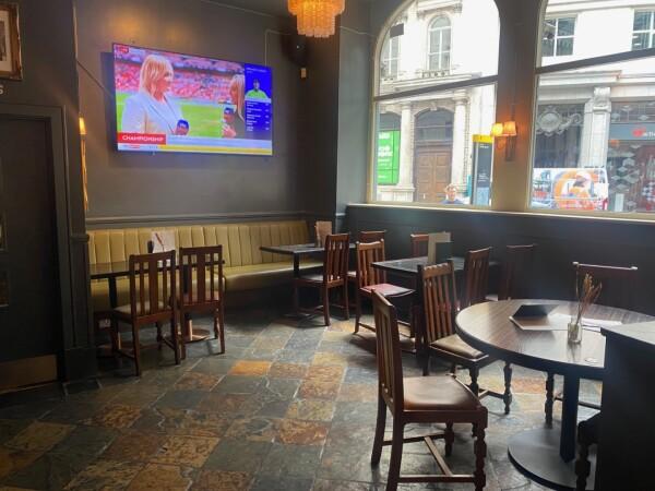 Best Sports Bars in London - Phoenix