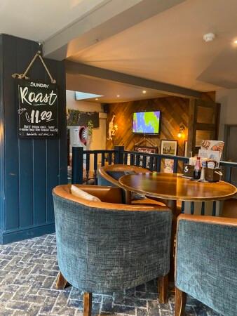 Best Sports Bars in Berkshire - White Horse (Reading)