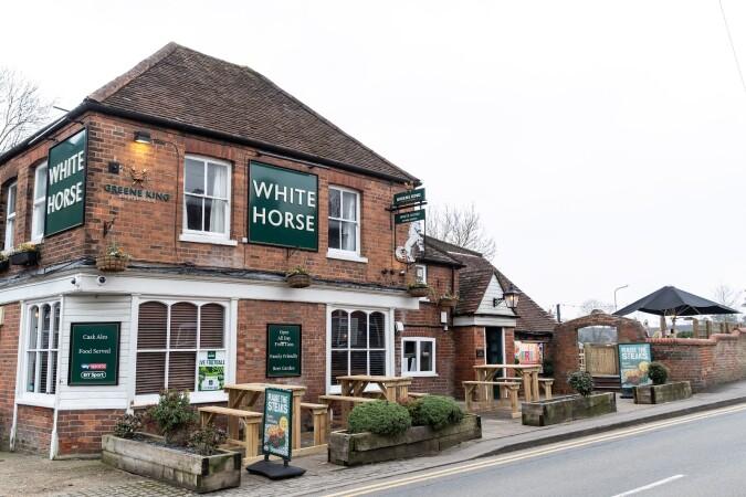 Best Sports Bars in Berkshire - White Horse (Reading)