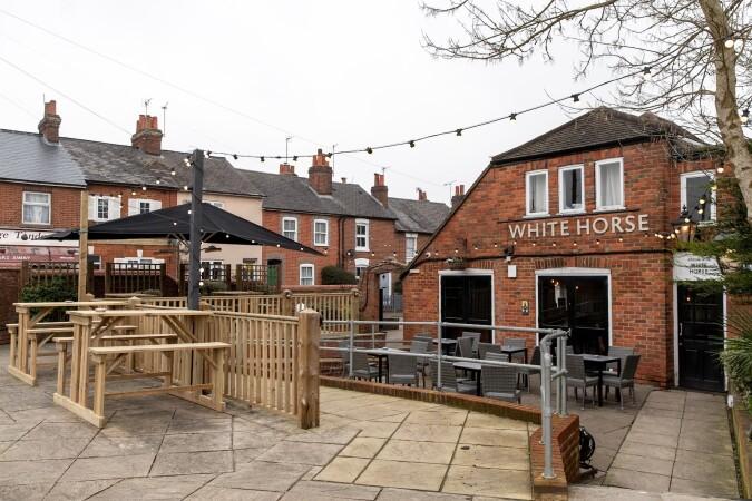 Best Sports Bars in Berkshire - White Horse (Reading)
