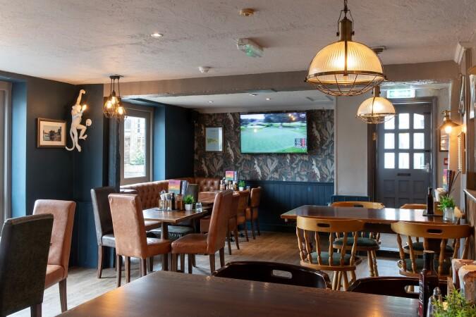 Best Sports Bars in Berkshire - White Horse (Reading)