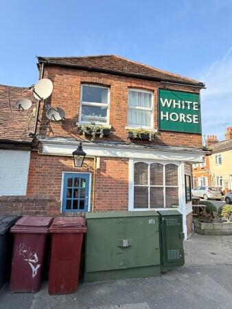 Best Sports Bars in Berkshire - White Horse (Reading)