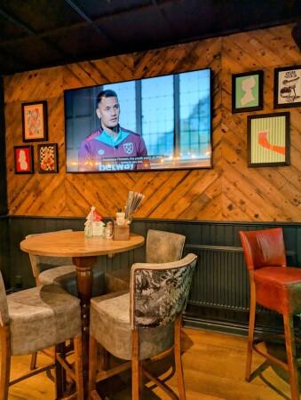 Best Sports Bars in Buckingham - White Hart (Buckingham)