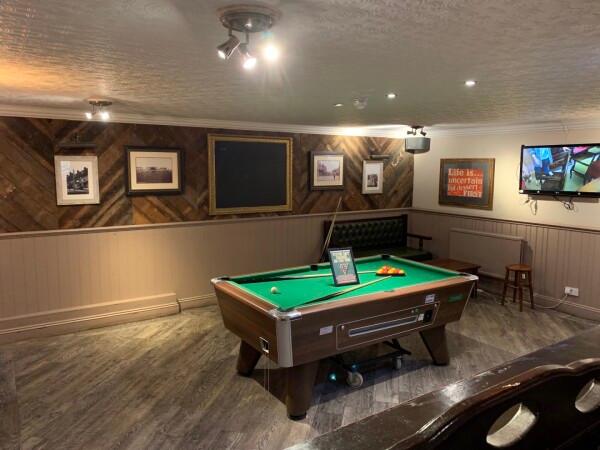 Best Sports Bars in Buckingham - White Hart (Buckingham)