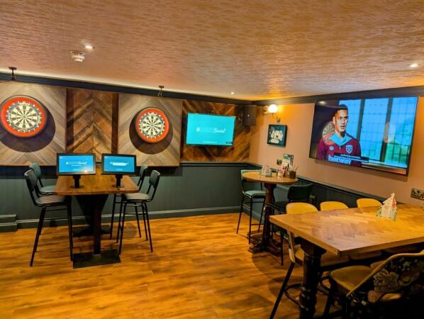 Best Sports Bars in Buckingham - White Hart (Buckingham)