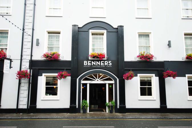 Best Sports Bars in Tralee - Benners Hotel Tralee