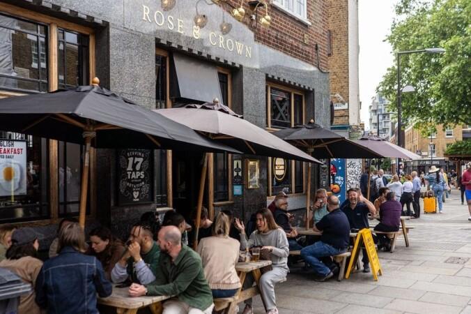 Best Sports Bars in London - The Rose & Crown