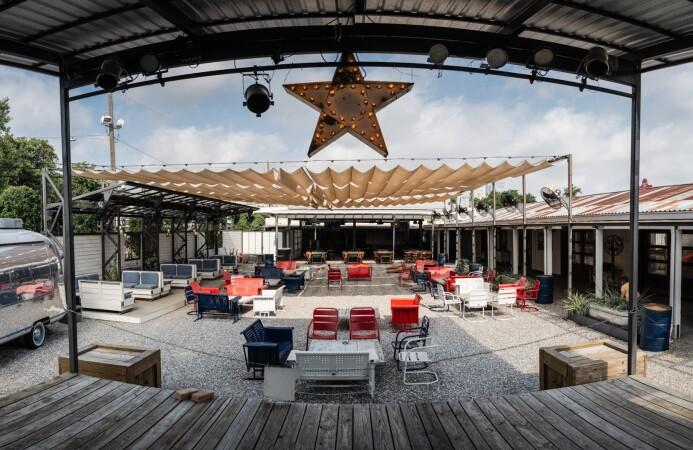 Best Sports Bars in Houston - The Armadillo Palace