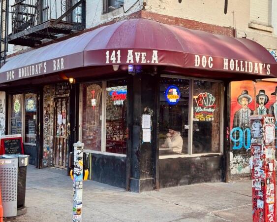 Best Sports Bars in New York - Doc Hollidays