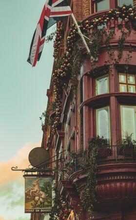 Best Sports Bars in London - The Goat In Boots