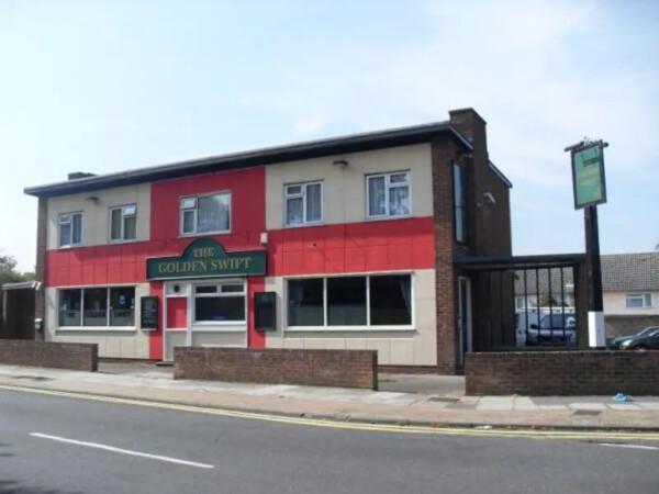 Best Sports Bars in Harlow - Golden Swift