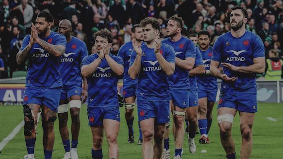 Car chaque match des Bleus est un évènement, autant le regarder avec des potes dans un bar.
