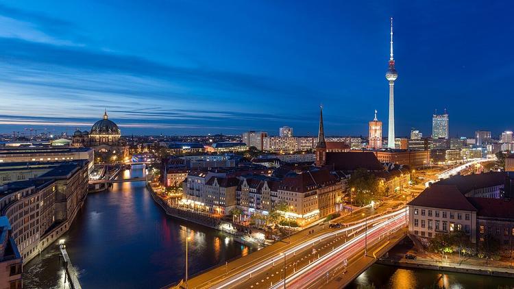 Die besten Bars & Kneipen in Berlin für die WM 2026 – von Kreuzberg über Neukölln bis Prenzlauer Berg. Finde Locations mit Top-Stimmung und großen Screens für alle Spiele von Juni bis Juli.