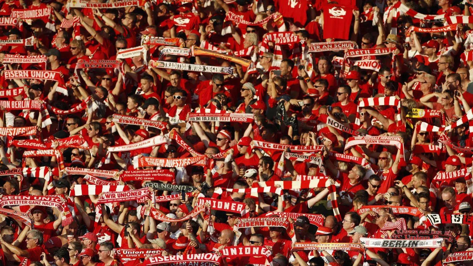 Lokale, die UEFA Europa League in Köln übertragen, UEFA Europa League im TV in Köln, UEFA Europa League live in einer Sportsbar in Köln anschauen