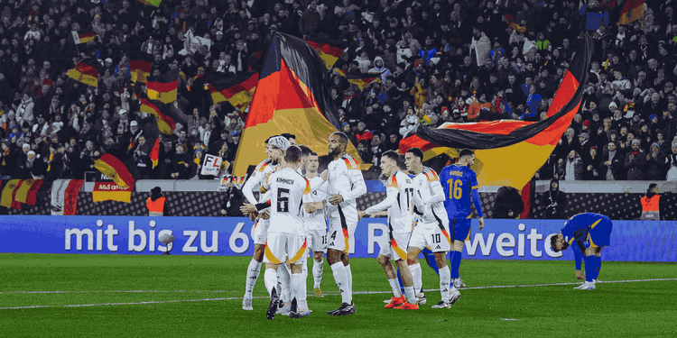 Finde Bars & Kneipen in ganz Deutschland, die die Spiele der DFB-Elf bei der WM 2026 live zeigen. Viele Spiele laufen im Free-TV bei ARD & ZDF – beste Stimmung garantiert.