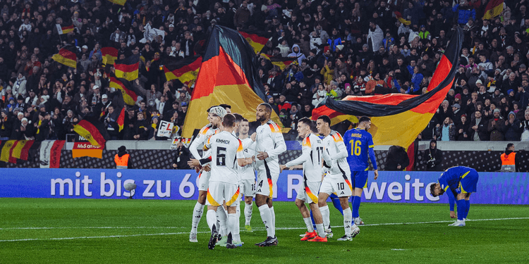 Finde Bars & Kneipen in ganz Deutschland, die die Spiele der DFB-Elf bei der WM 2026 live zeigen. Viele Spiele laufen im Free-TV bei ARD & ZDF – beste Stimmung garantiert.