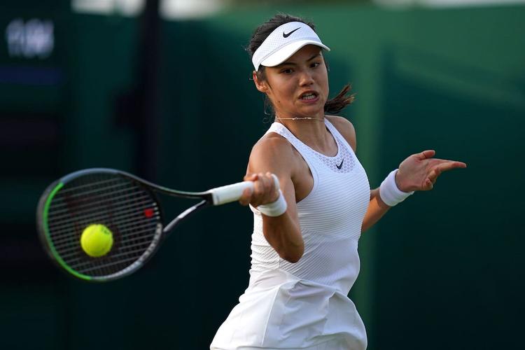 Find sports bars and pubs showing tennis live on TV