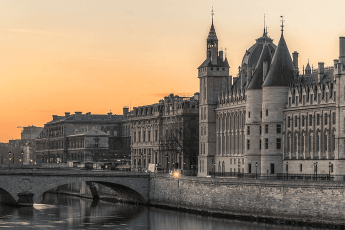 Entre ChĂątelet et Palais-Royal, le 1er arrondissement regorge de bars oĂč suivre un match ce soir.