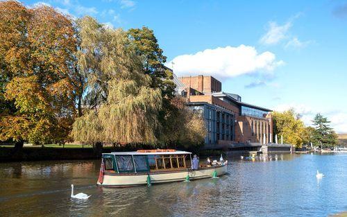 Discover the best sports bars in Stratford Upon Avon ā where the match is live, the atmosphereās mighty, and thereās a proper pint waiting for you.